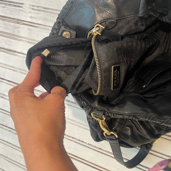 Saffiano Leather Shoulder Tote Handbag. Circa 2008 - Picture 9 of 9